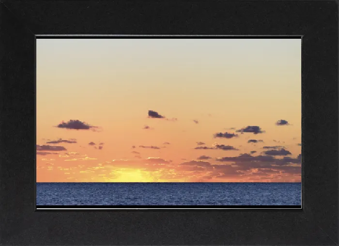 Stampa con cornice : Atmosfera serale poco dopo il tramonto. Stampa con cornice : Atmosfera serale poco dopo il tramonto.