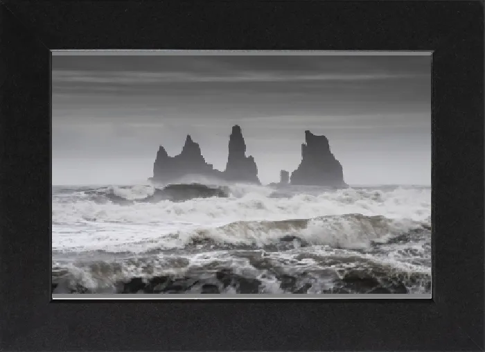 Stampa con cornice : Tempesta con mare mosso, aghi di roccia.