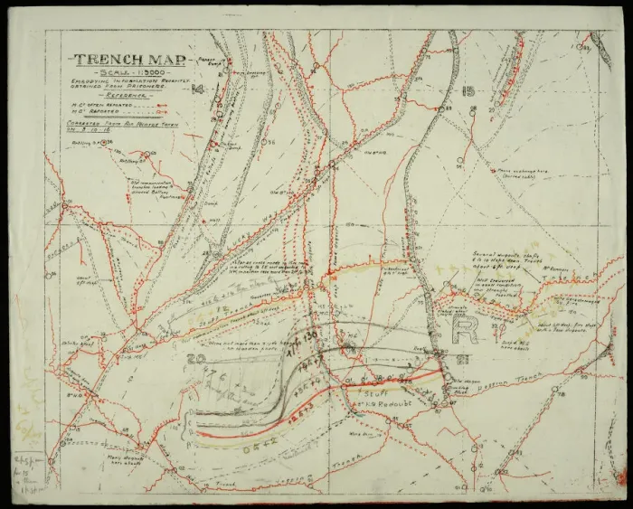 Stampa con cornice : Prima guerra mondiale - Carta del fronto di un soldato dalla sua targa di guerra mostrando il campo della battaglia del Somme con Stampa con cornice : Prima guerra mondiale - Carta del fronto di un soldato dalla sua targa di guerra mostrando il campo della battaglia del Somme con