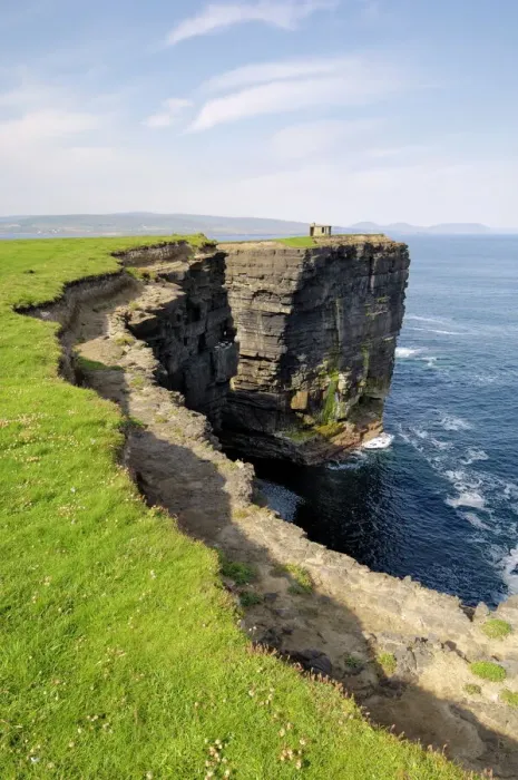 Stampa con cornice : Calanni a Downpatrick Head Stampa con cornice : Calanni a Downpatrick Head
