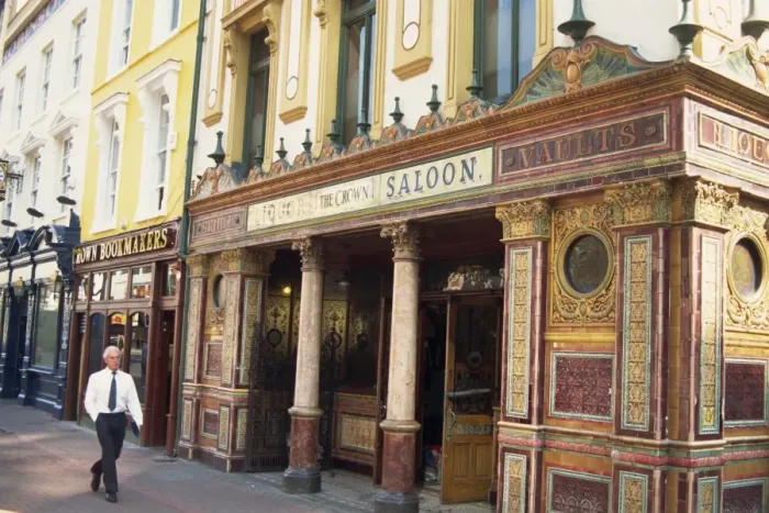 Stampa con cornice : Il bar The Crown Stampa con cornice : Il bar The Crown