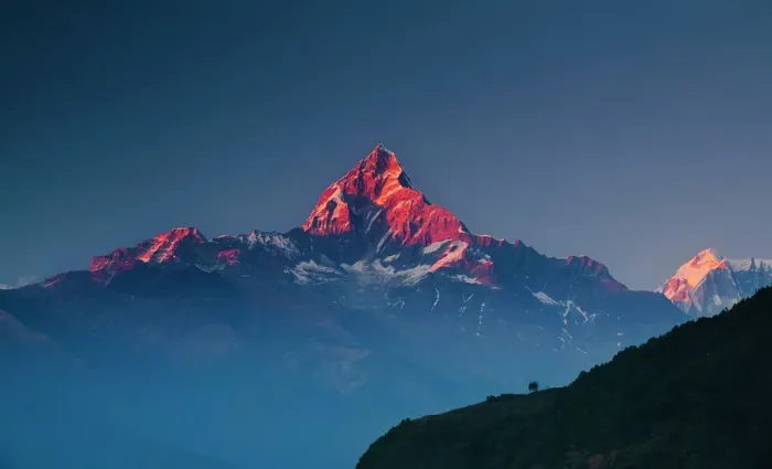 Stampa con cornice : Montagna Machapuchare (Machhapuchhre), nella catena montuosa dell'Annapurna nel nord-est del Nepal Stampa con cornice : Montagna Machapuchare (Machhapuchhre), nella catena montuosa dell'Annapurna nel nord-est del Nepal