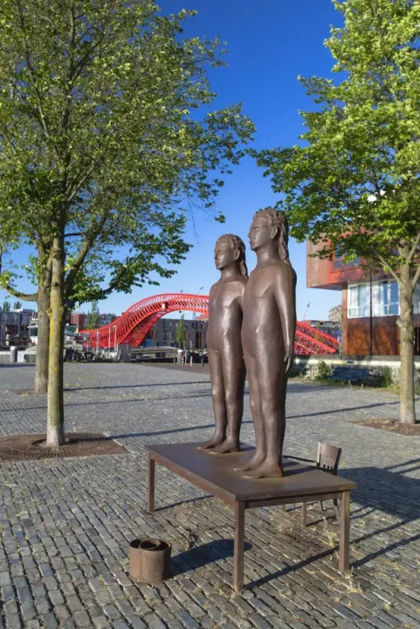 Stampa con cornice : Statue nel parco e Ponte di Python, Zeeburg, Amsterdamo (Amsterdam), Nord Olanda (Noord-Holland), Paesi Bassi Stampa con cornice : Statue nel parco e Ponte di Python, Zeeburg, Amsterdamo (Amsterdam), Nord Olanda (Noord-Holland), Paesi Bassi
