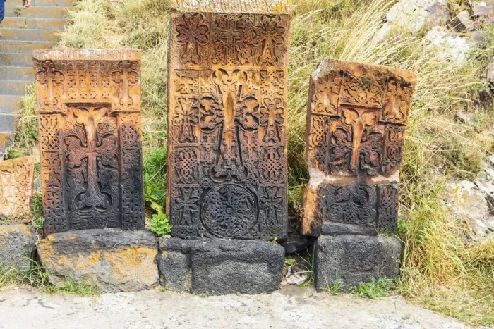 Stampa con cornice : Armenia, Sevan. Sevanavank. Complesso monastico del IX secolo. Tavole di pietra.