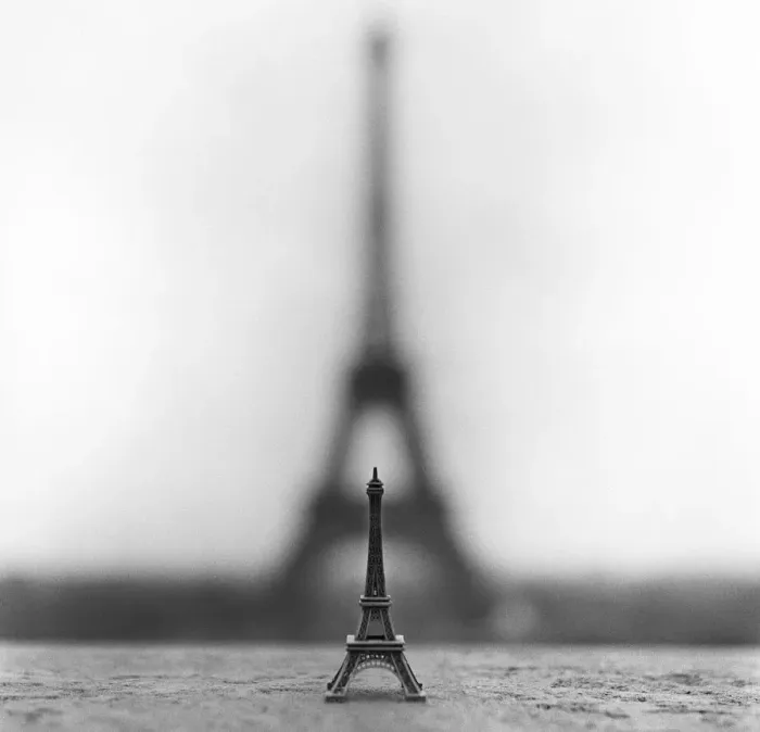 Stampa con cornice : Torre Eiffel, grande e piccola. Stampa con cornice : Torre Eiffel, grande e piccola.