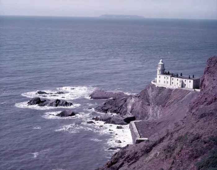 Stampa con cornice : Faro di Hartland Point, Devon, c1955. Creatore: Arthur Charles Kirby Ware Stampa con cornice : Faro di Hartland Point, Devon, c1955. Creatore: Arthur Charles Kirby Ware