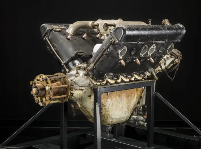 Stampa con cornice : Hispano-Suiza (Wright-Martin E), V-8 Motore, ca. 1916. Creatori: Wright Aeronautical Stampa con cornice : Hispano-Suiza (Wright-Martin E), V-8 Motore, ca. 1916. Creatori: Wright Aeronautical