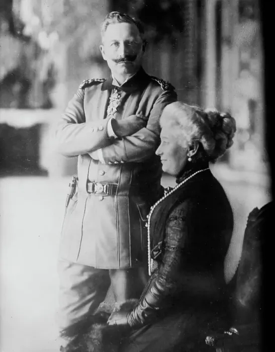 Stampa con cornice : Imperatore e Imperatrice, tra c1910 e c1915. Creatore: Bain News Service