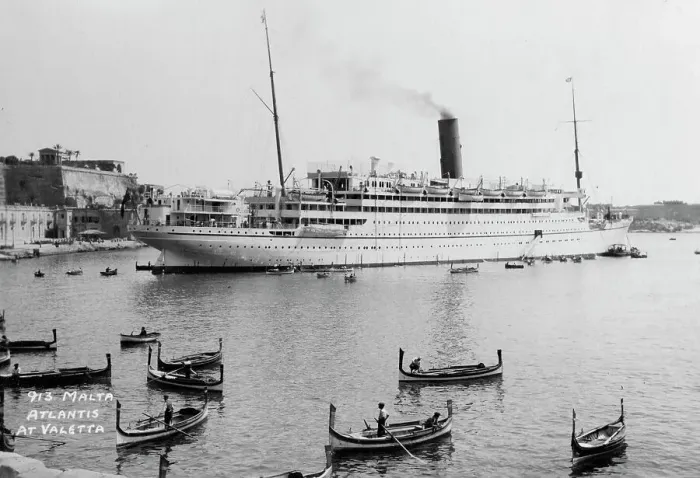 Stampa con cornice : RMS Atlantis, Valetta, Malta, c1929-c1939