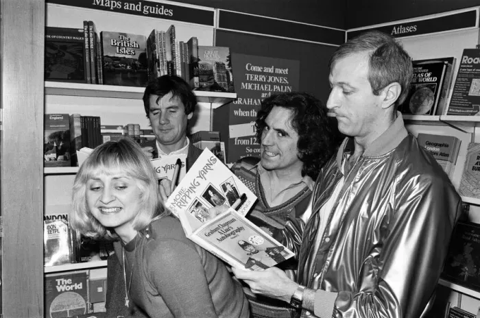 Stampa con cornice : Tre dei membri del team di comicità Monty Python, Michael Palin, Terry Jones e Graham Chapman.