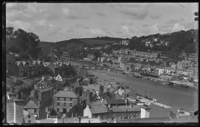 Stampa con cornice : Looe guardando in su dal Downs View. Stampa con cornice : Looe guardando in su dal Downs View.