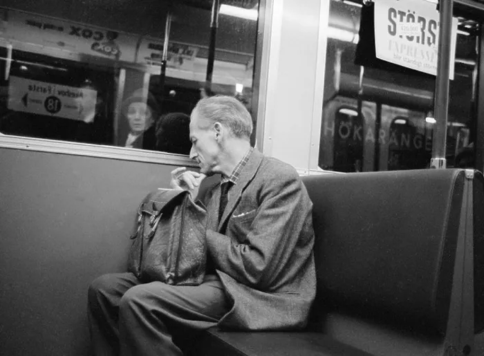 Stampa con cornice : Commuting Stampa con cornice : Commuting