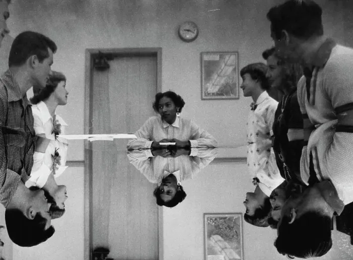 Stampa con cornice : Separazione e integrazione - Scuole, studenti, università - America. 09 settembre 1955. (Foto di Look Magazine) Stampa con cornice : Separazione e integrazione - Scuole, studenti, università - America. 09 settembre 1955. (Foto di Look Magazine)