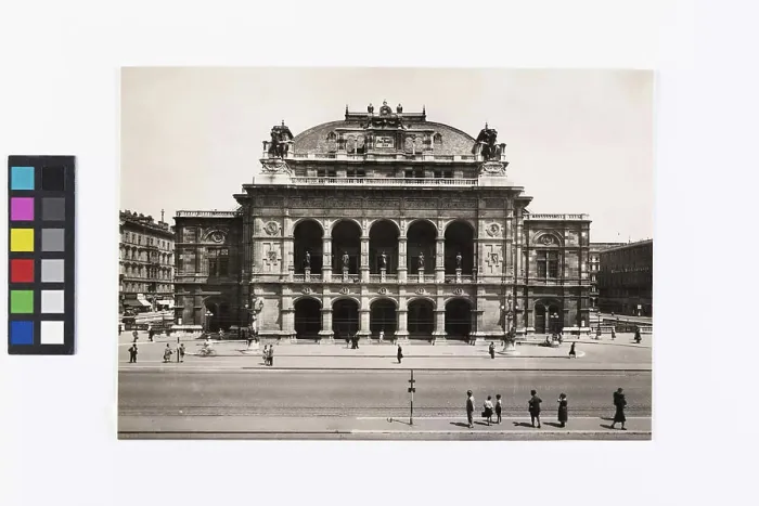 Stampa con cornice : 'St, Opera Ring - Stato Opera - Facciata principale, Bruno Reiffenstein -, fotografo'.