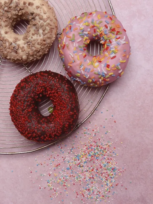 Stampa con cornice : Donutti vari con glassa. Stampa con cornice : Donutti vari con glassa.