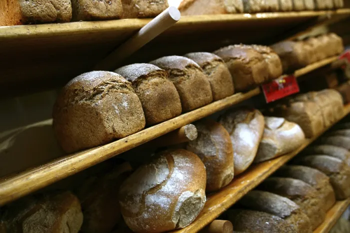 Stampa con cornice : Il pane su uno scaffale.