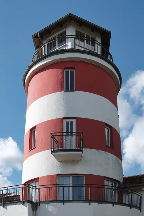 Stampa con cornice : Edificio a forma di faro. Stampa con cornice : Edificio a forma di faro.