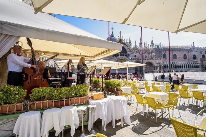 Stampa con cornice : Caffè di Piazza San Marco Stampa con cornice : Caffè di Piazza San Marco