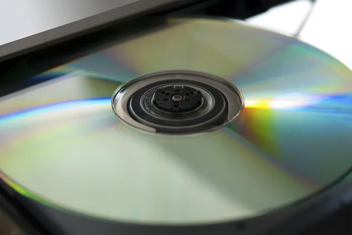 Stampa con cornice : CD nel lettore. Stampa con cornice : CD nel lettore.