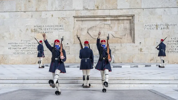 Stampa con cornice : La cambio della guardia. Stampa con cornice : La cambio della guardia.
