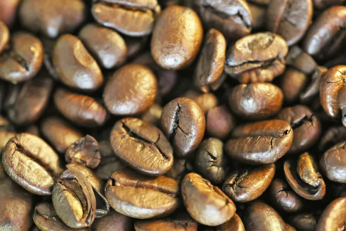 Stampa con cornice : Visuale ravvicinata dei chicchi di caffè.