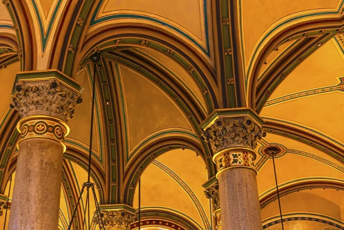 Stampa con cornice : Colonne e volta a botte del Caffè Centrale.