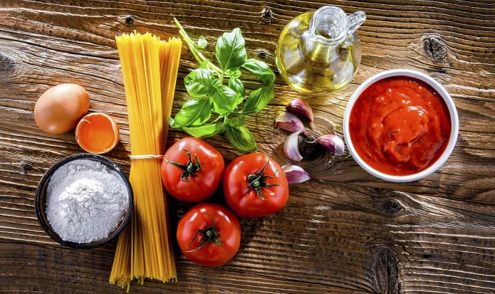 Stampa con cornice : Composizione con spaghetti seccati.