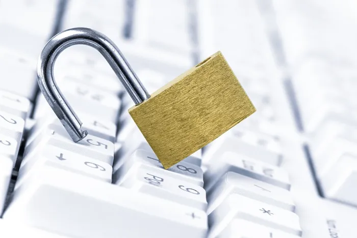 Stampa con cornice : La sicurezza informatica si rompe. Stampa con cornice : La sicurezza informatica si rompe.
