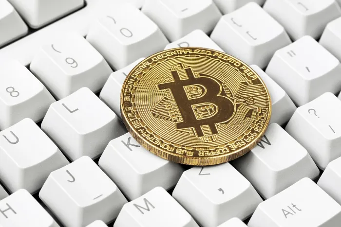 Stampa con cornice : La criptovaluta su tastiera del computer. Stampa con cornice : La criptovaluta su tastiera del computer.
