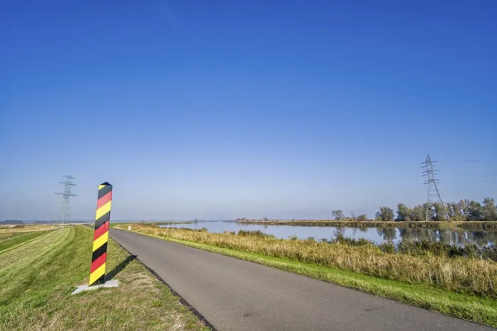 Stampa con cornice : Pista ciclabile lungo l'Oder Occidentale.