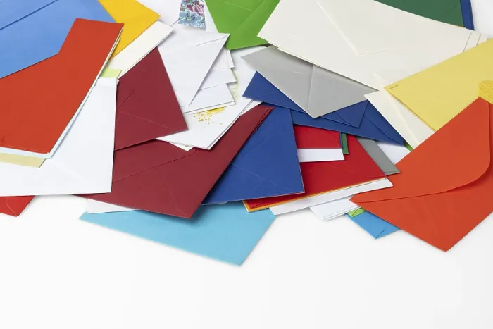 Stampa con cornice : Molte buste di colore diverso. Stampa con cornice : Molte buste di colore diverso.