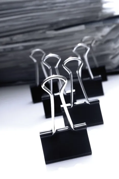 Stampa con cornice : Documenti in clip, pila di file. Stampa con cornice : Documenti in clip, pila di file.