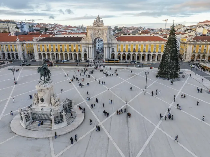 Stampa con cornice : Visuale da drone della Piazza del Commercio a Lisbona. Stampa con cornice : Visuale da drone della Piazza del Commercio a Lisbona.