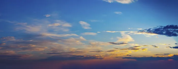 Stampa con cornice : Cielo serale con nubi drammatiche