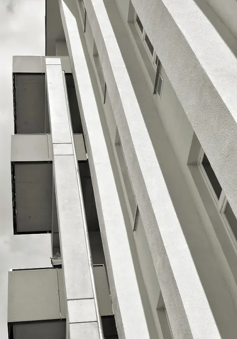 Stampa con cornice : Edificio di fabbrica convertito in appartamenti.