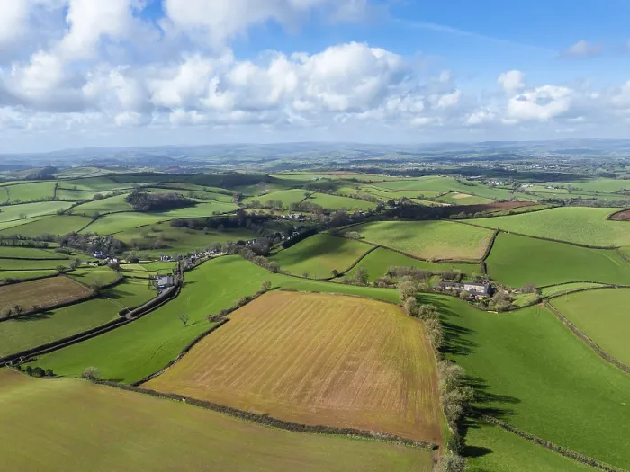 Stampa con cornice : Campi e fattorie da un drone, Devon.