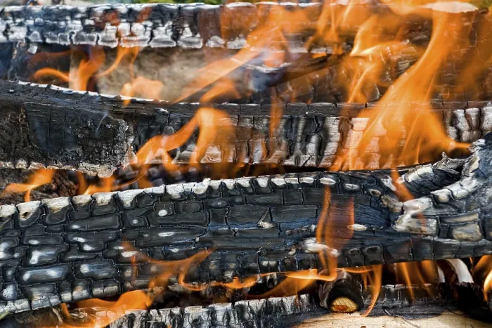 Stampa con cornice : Incendio in un camino da fuoco.