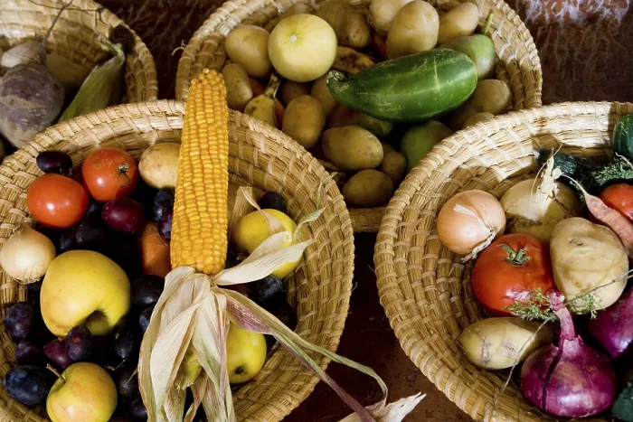 Stampa con cornice : Frutta e verdura in cesti