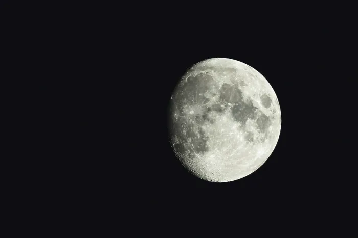 Stampa con cornice : Luna piena nel cielo nero, Devon.