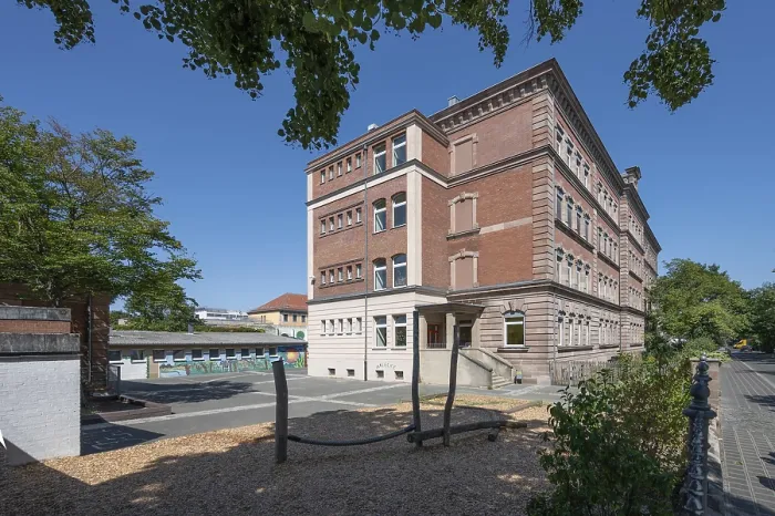 Stampa con cornice : Visuale generale della Sielschule. Stampa con cornice : Visuale generale della Sielschule.