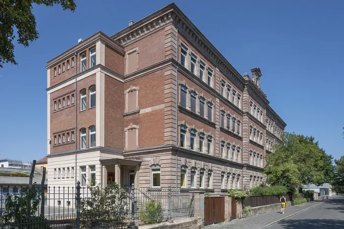 Stampa con cornice : Visuale generale della Sielschule. Stampa con cornice : Visuale generale della Sielschule.