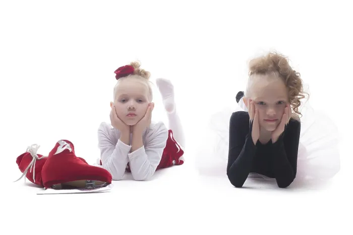 Stampa con cornice : Amiche, atleta e ballerina in posa nel studio.
