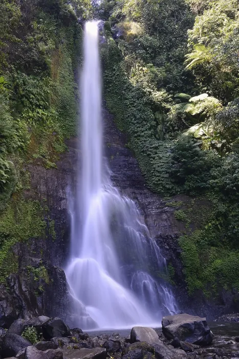 Stampa con cornice : Cascata di Gitgit, Bali Centrale. Stampa con cornice : Cascata di Gitgit, Bali Centrale.