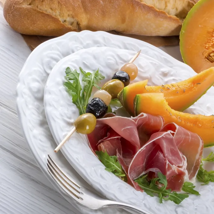 Stampa con cornice : Prosciutto con melone e olive. Stampa con cornice : Prosciutto con melone e olive.