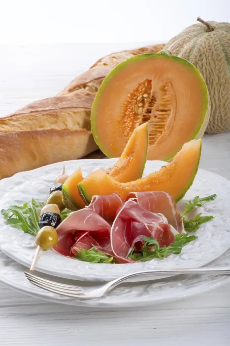 Stampa con cornice : Prosciutto con melone e olive. Stampa con cornice : Prosciutto con melone e olive.