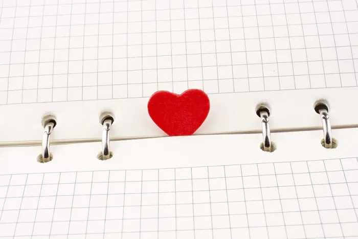 Stampa con cornice : Cuore su un quaderno a righe. Stampa con cornice : Cuore su un quaderno a righe.