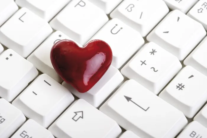 Stampa con cornice : Un cuore sul tastierino di un computer Stampa con cornice : Un cuore sul tastierino di un computer