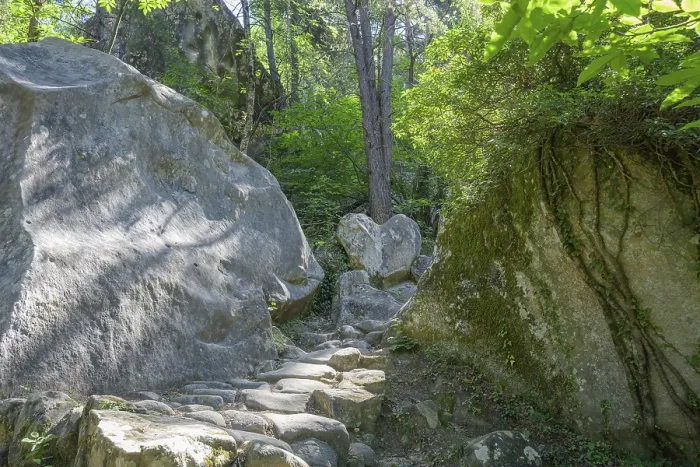 Stampa con cornice : Sentiero escursionistico per il labirinto di arenaria delle Gres d'Annot. Stampa con cornice : Sentiero escursionistico per il labirinto di arenaria delle Gres d'Annot.