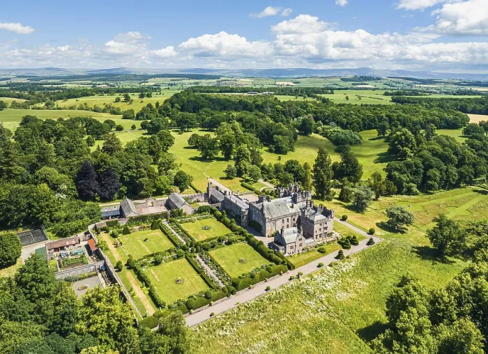 Stampa con cornice : Hutton in the Forest da un drone.