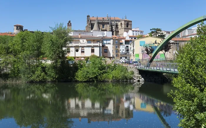 Stampa con cornice : Un fiume idilliaco con un ponte. Stampa con cornice : Un fiume idilliaco con un ponte.
